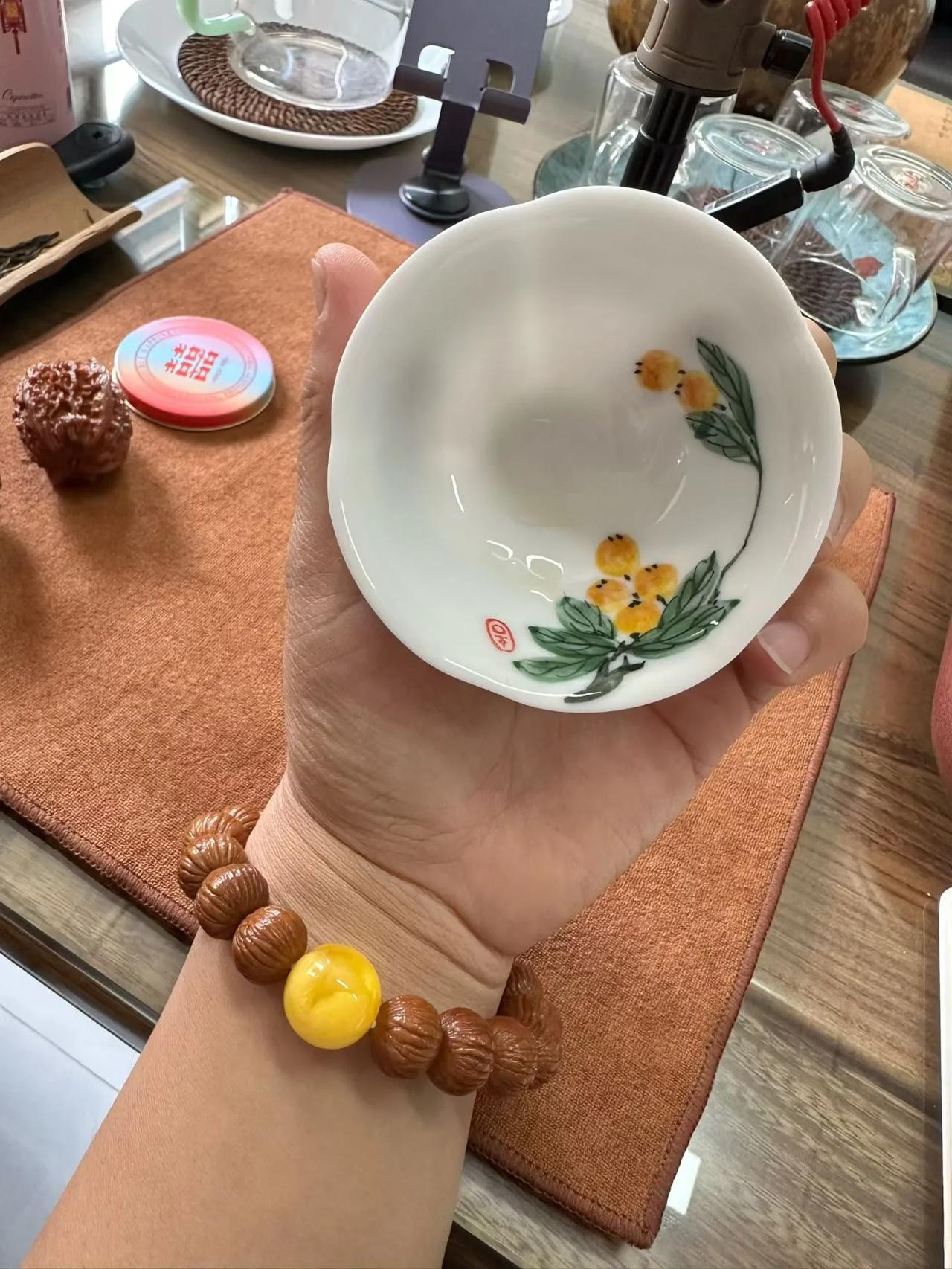 釉下彩，手绘枇杷主人杯[呲牙]