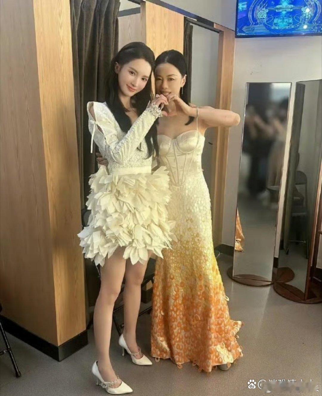 头一次看见和金晨合照比金晨更瘦的。 