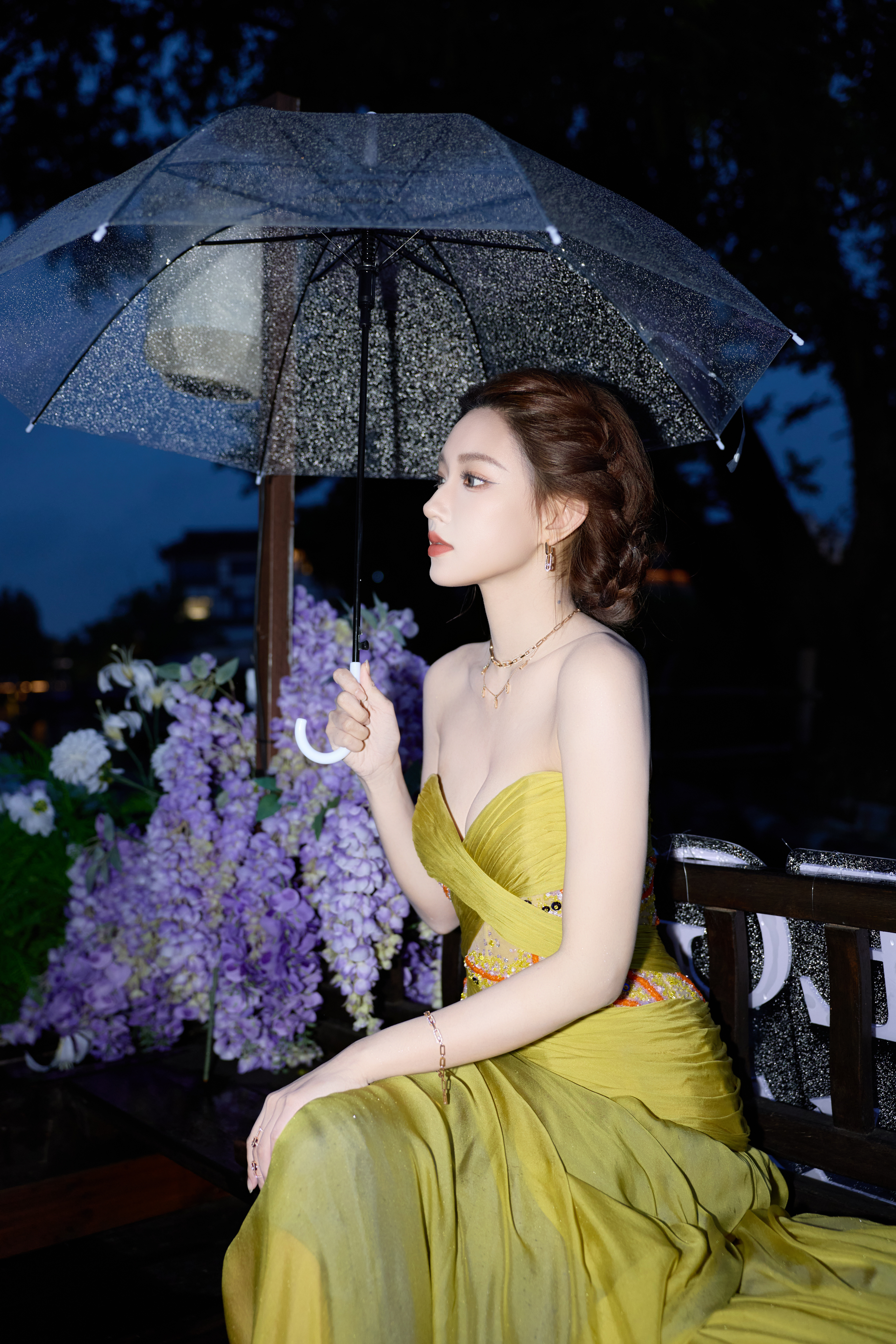 程潇 · 程潇红毯 心向旷野，步履不停。受邀出席 芭莎艺术年度美学盛典 ，摘得「