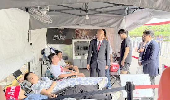 韩国瑜选择跟进郑丽文后，侯友宜态度有变，台媒确认一件事！
随着蓝营725上凯道只