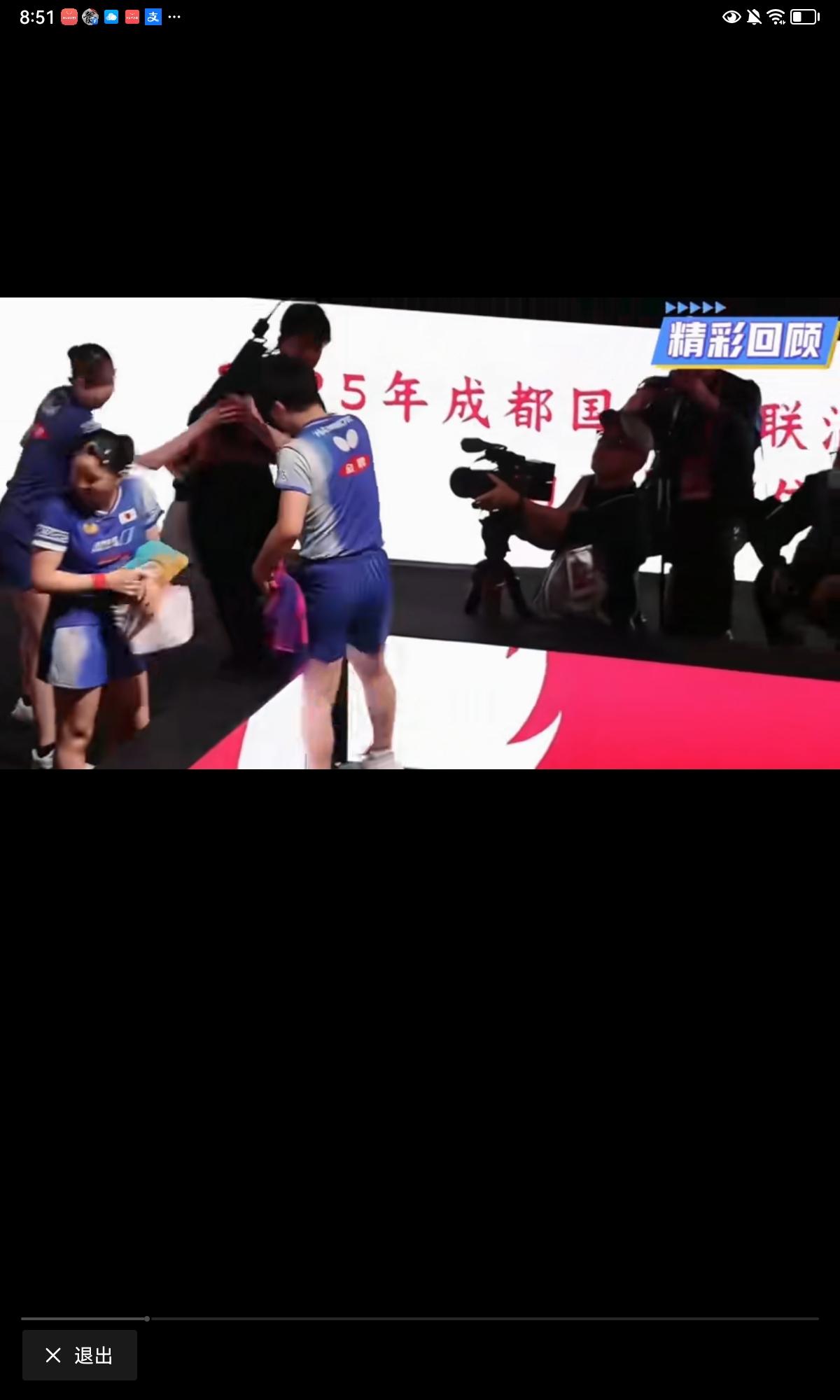 现场有球迷对张本喊：“日本狗，滚回去！”，难听是难听，但还是为这个勇敢的球迷点赞