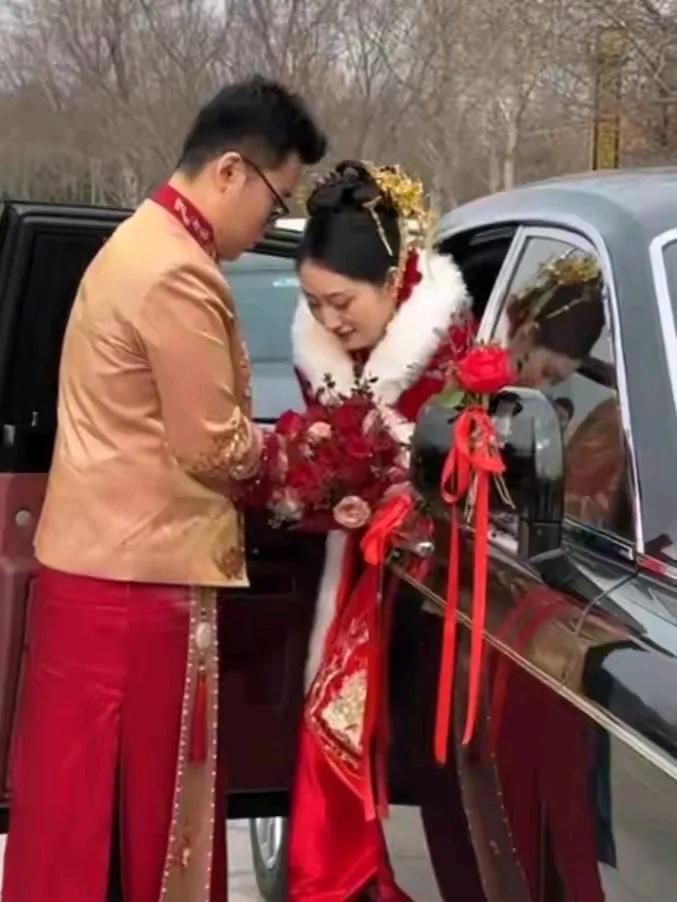 湖北一女子办婚礼，却没有一个人愿意来。原来，这6年里她都结了3次婚了，每次朋友们