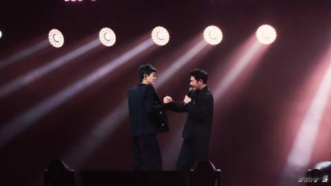 流水的演唱会铁打的潘玮柏  不知不觉中，潘玮柏已经陪着我们走过了这么多歌手的演唱
