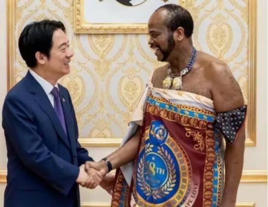 赖清德窜访斯威士兰后“偷渡式”返台，全程躲躲藏藏，引各界不满。
 
军事专家提醒