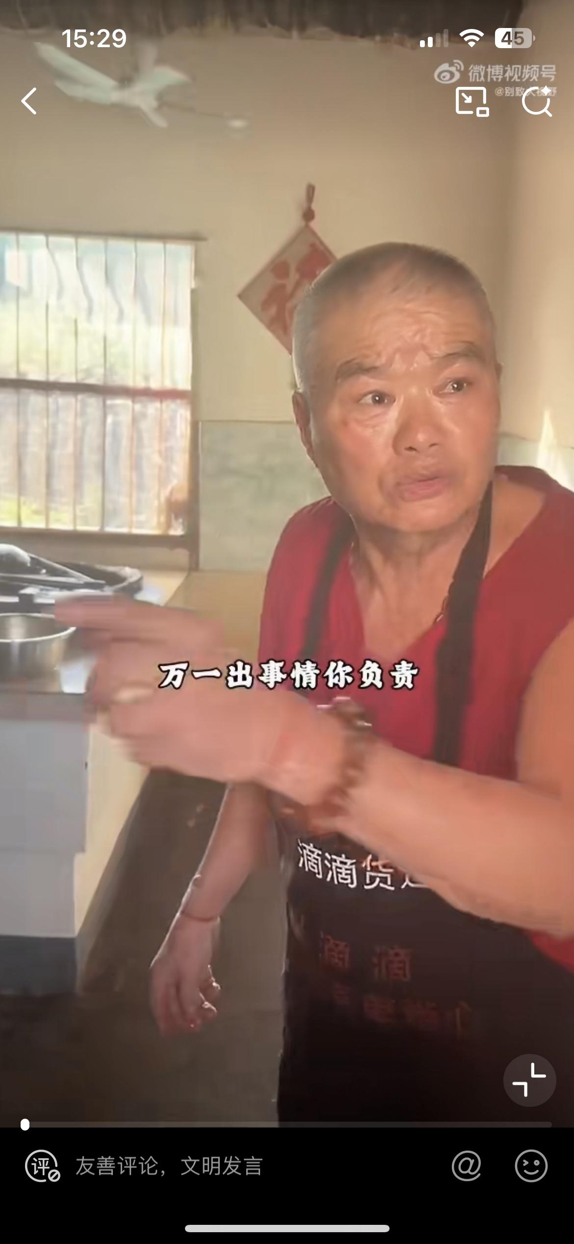 合肥网红店七万卤菜彻底翻车。这家脏乱差的小店能走红，很大程度上迎合了不少人对苍蝇