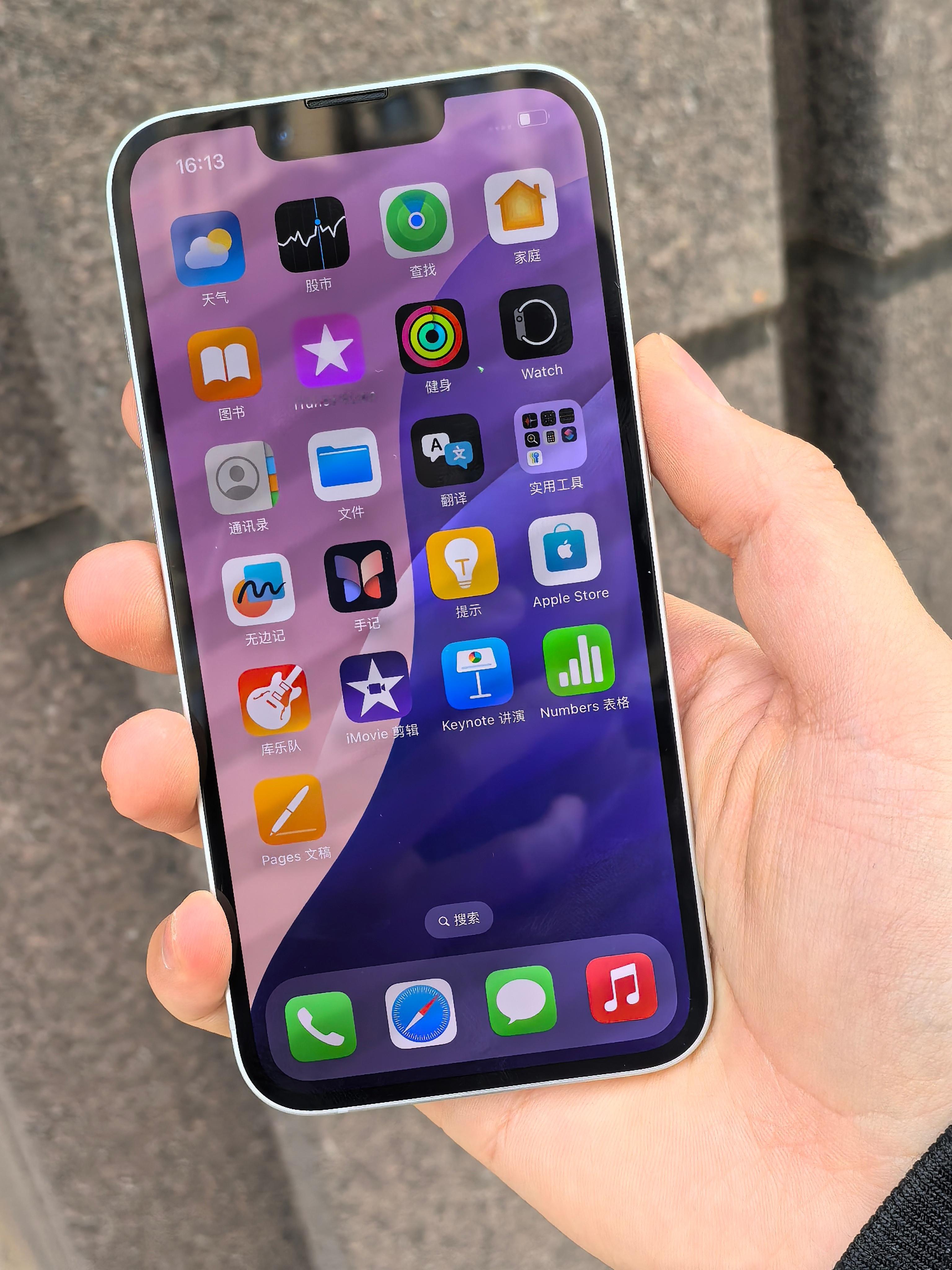 把 iPhone 16e 当备用机太合适了🔋续航是真顶，轻度用两三天充一次都行