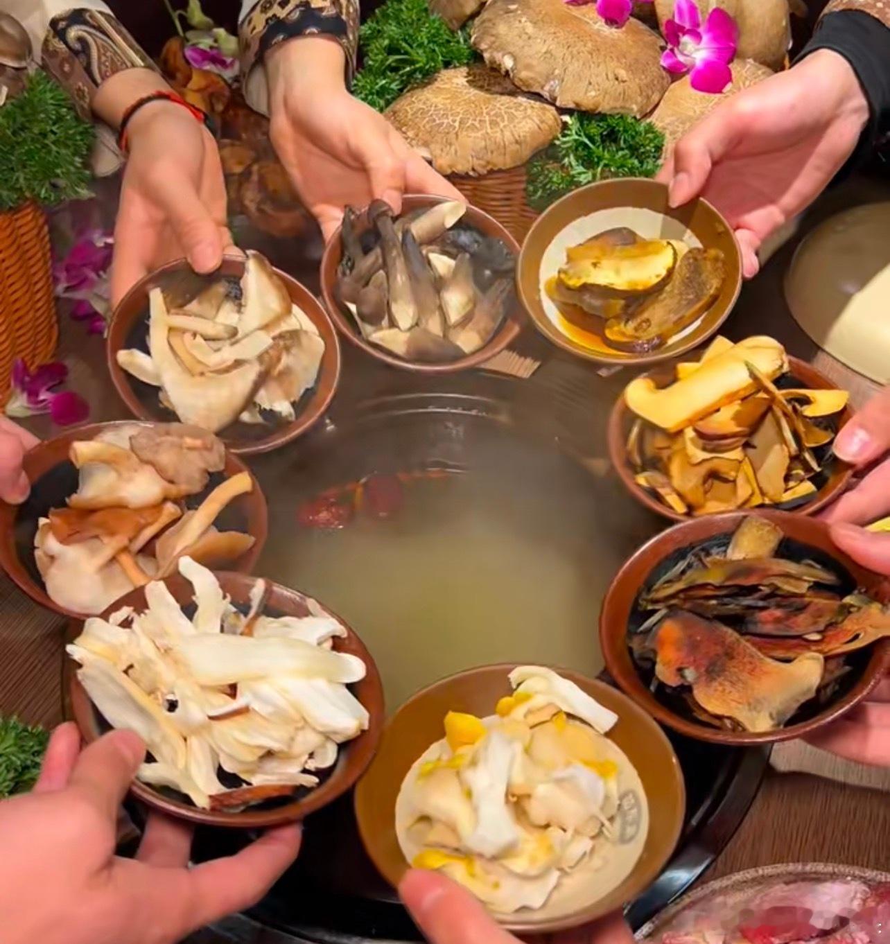 管江勇用大理特色美食犒劳全场 工人才是制造业的核心，对工人好，做产品用心的企业才