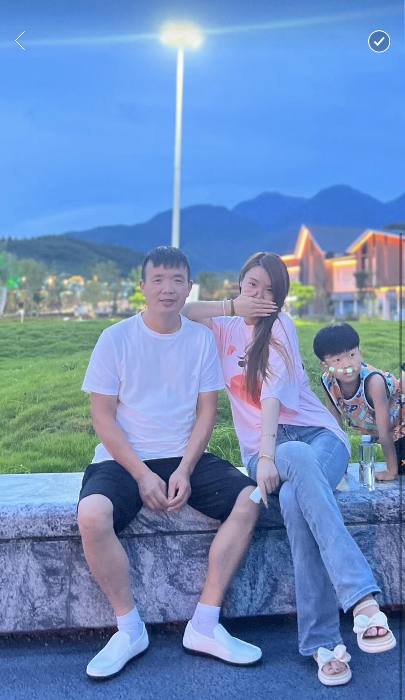 平安夜那天你走的 从此岁岁平安夜 岁岁念你人 我不喜欢平安夜了 但我希...