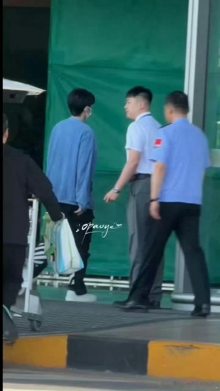 谁看了中餐厅不被王俊凯吸引 王俊凯回归中餐厅了谁能躲过中餐厅里的王俊凯啊，回归状