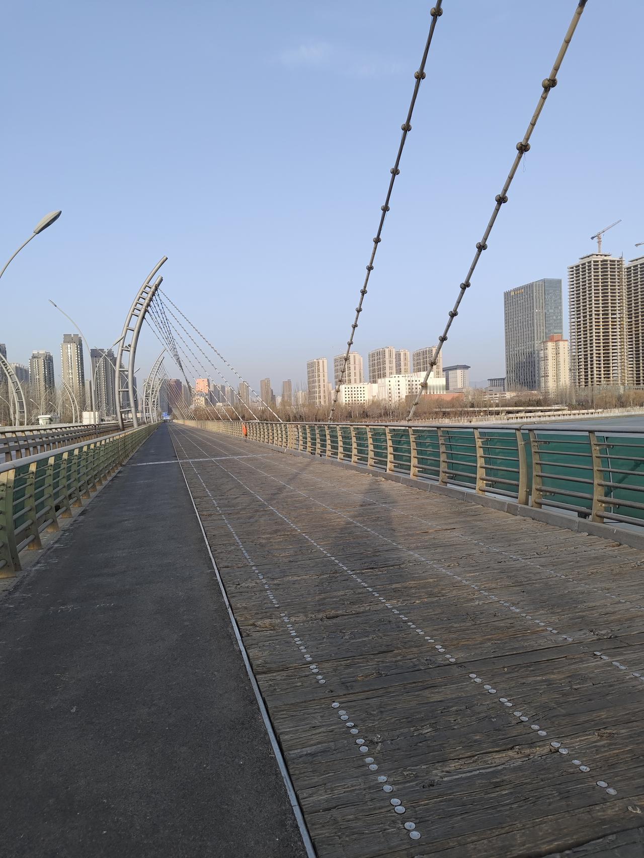 节日带着暖阳，带着希望，努力工作，给亲人更多的祝福，愿祖国繁荣昌盛，人民安居乐业