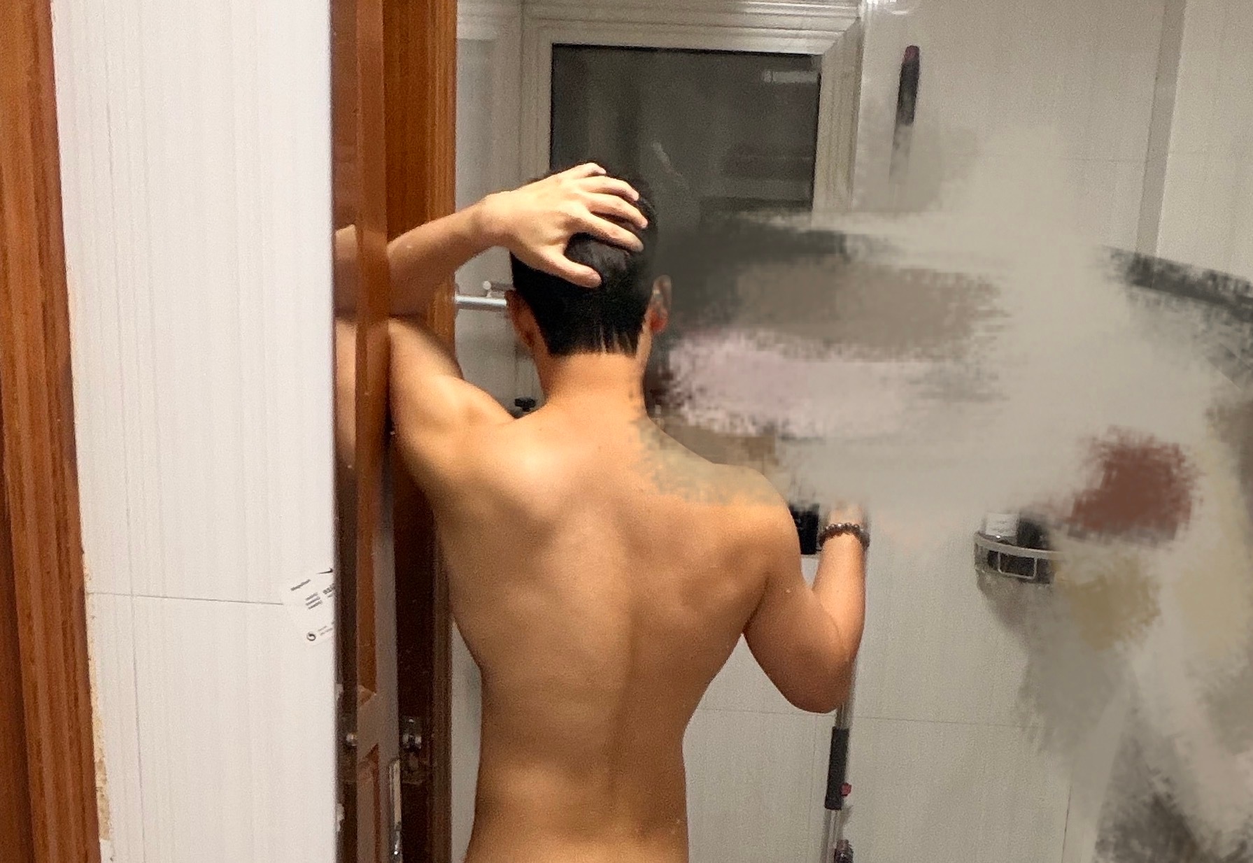 可以说是肌肉男了吧？ ​​​
