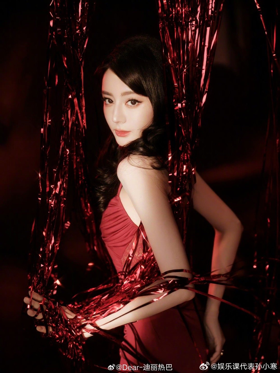 迪丽热巴3月行程巴黎时装周燥候一个美神闪耀巴黎迪丽热巴3月巴黎时装周迪丽热巴个人