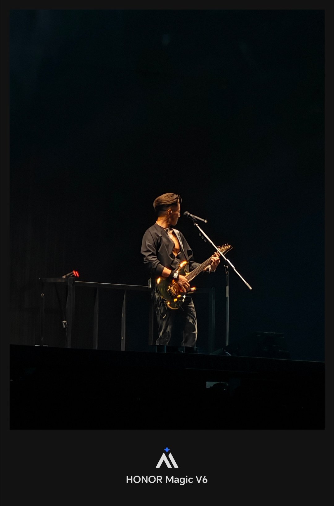 谢霆锋别低头深V会漏屏实力 锋芒毕6！谢霆锋舞台气场太燃太酷啦！Magic V6