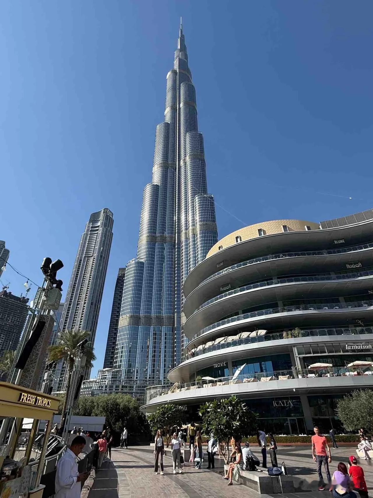 世界第一高楼哈利法塔（Burj Khalifa）828米