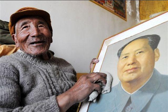 说真的，没去西藏之前，我以为对伟人的那种崇敬，只存在于历史课本里。
 
在西藏的