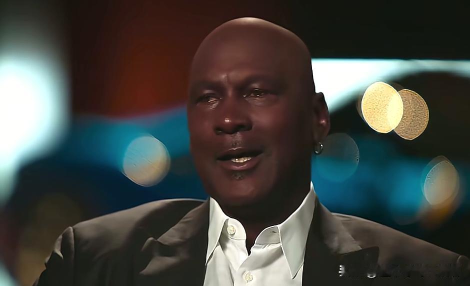 乔丹的一番言论引起不小的争议
也遭到很大一部分人的质疑
乔帮主主要有三个观点：