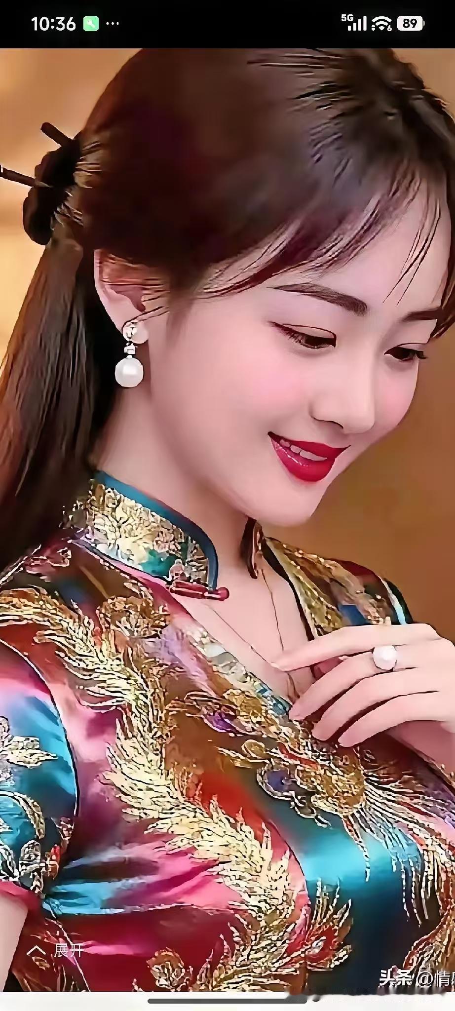 捣练子·怀春
春暗许，梦芳辰，
心事嫣然笑语温。
似水柔情凝夙愿，
一腔诚意向君