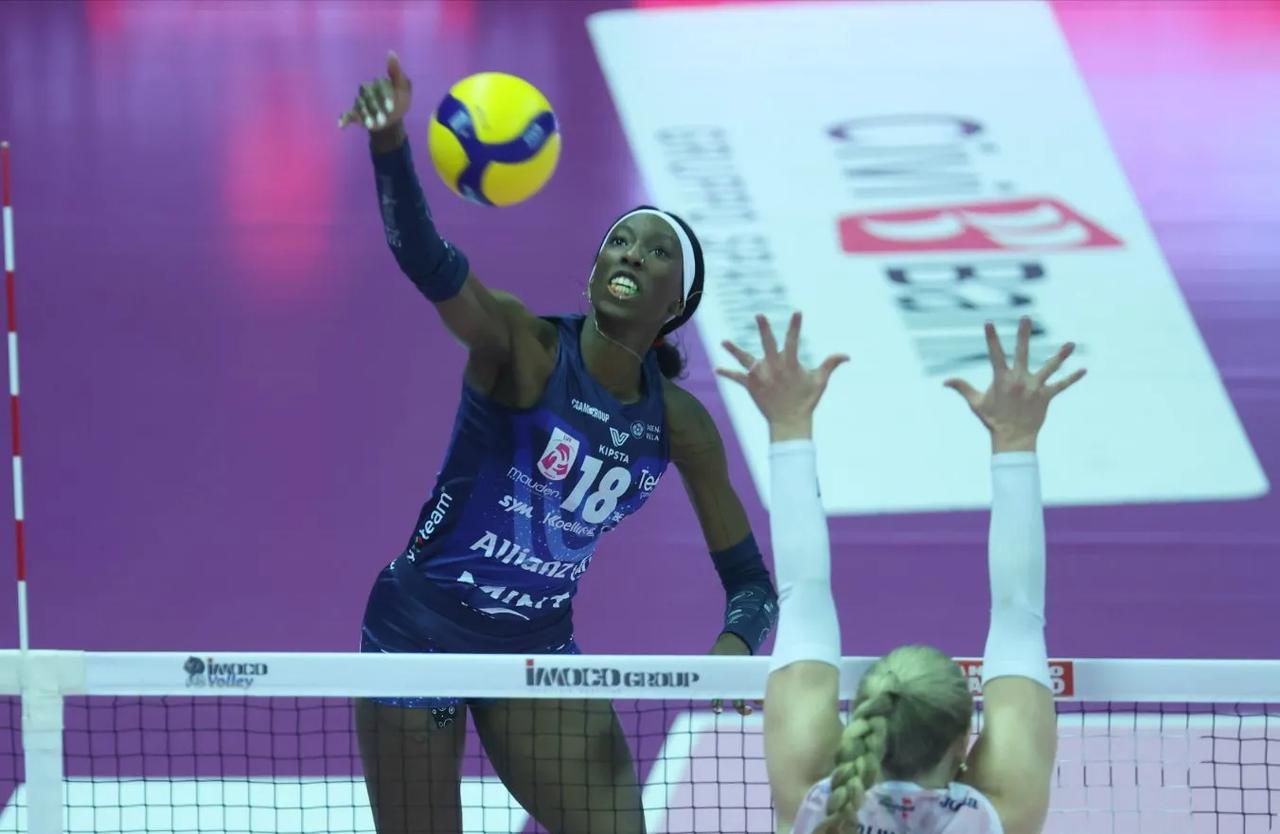 意甲女排联赛焦点大战科内3-0米兰！几位大牌球星数据如下：
比分：25-23 2