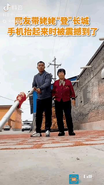 “上央视新闻了!” 山西，一名男子在家收高粱时，灵机一动，花5小时就地取材用高粱