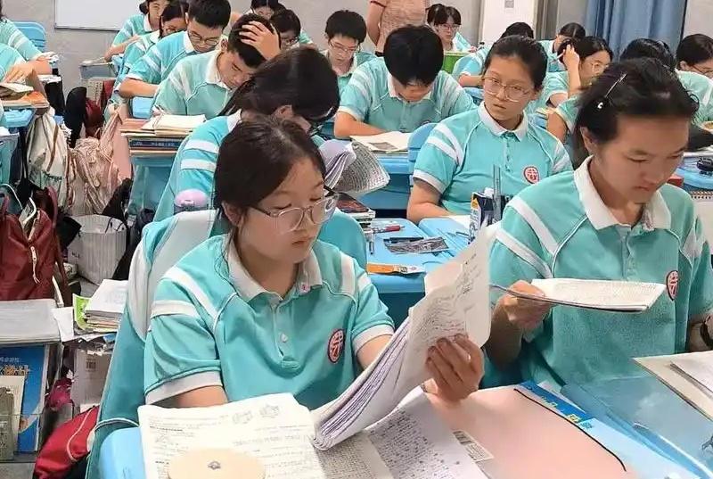 高中第一次月考，为什么至关重要？

开学三周，新高一的孩子离第一次月考越来越近了