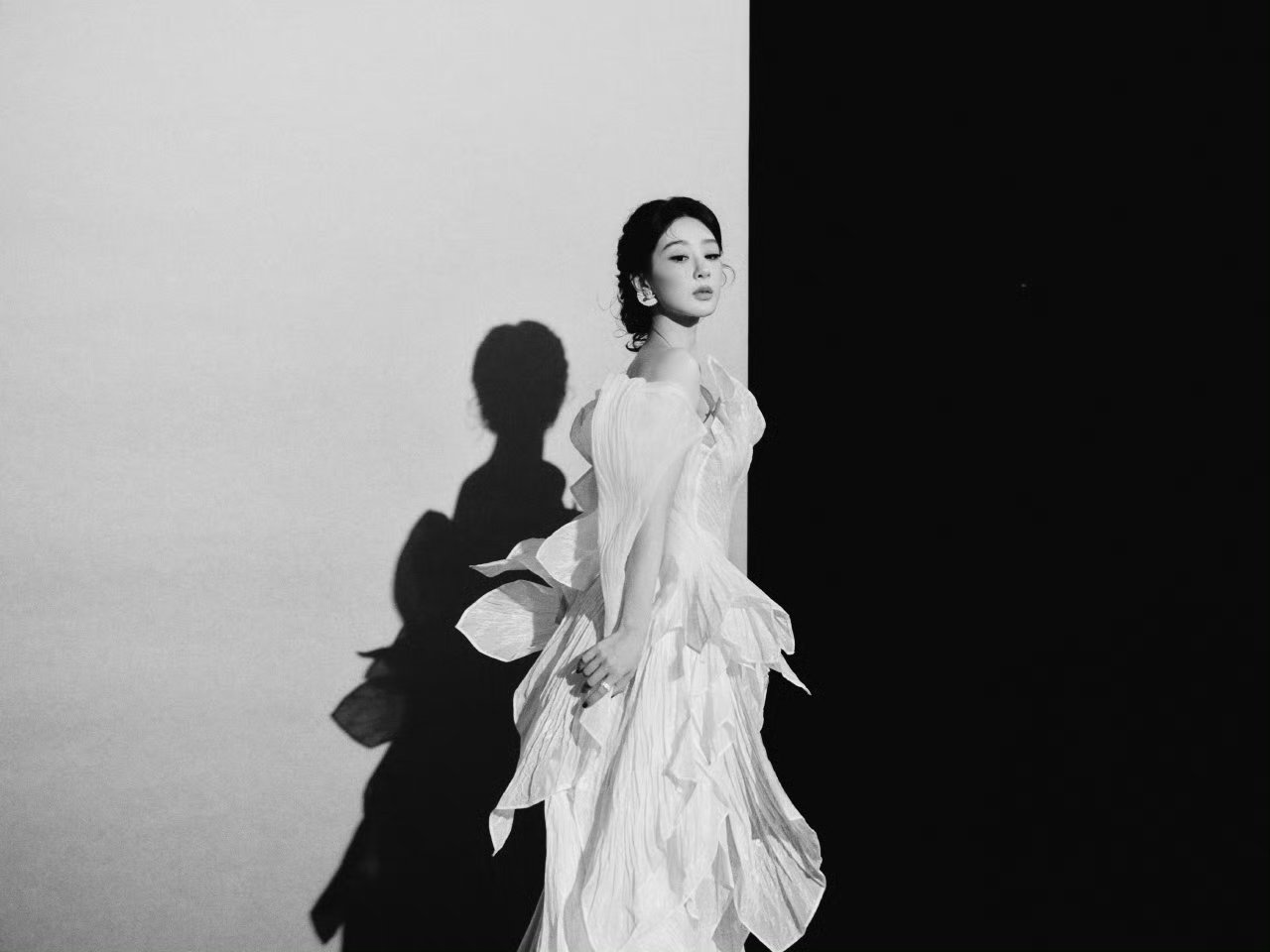 杨紫昨天直播造型，好美哦身穿Hacchic Couture 2026春夏系列 ​