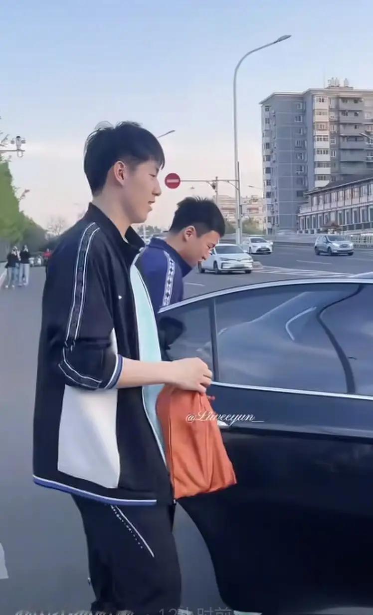 伦敦，我们来了！中国乒乓球队今日正式出征2026年国际乒联伦敦世界乒乓球团体锦标