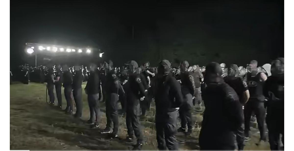 《地缘政治要闻》披露：
作为“亚速营”的青年分支开展活动，一个名为“世纪”的新纳