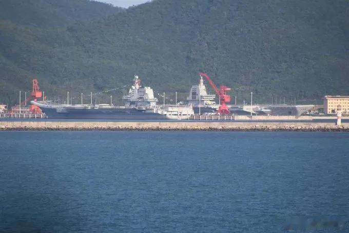 你等等，我先捋捋，山东舰满旗当拉拉队，福建舰满旗显而易见的要服役。今天又有了两舰