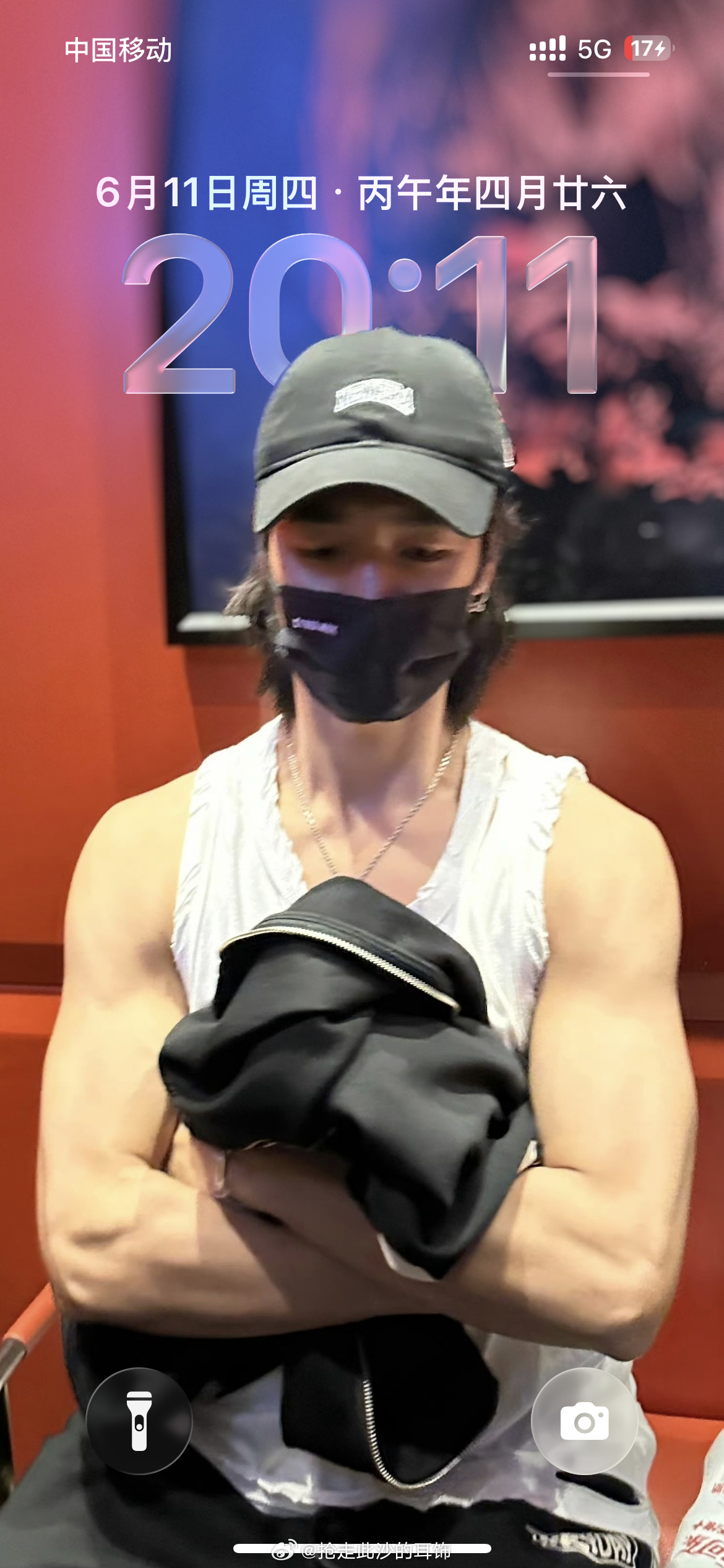 打开手机就是强壮的男人噢上天