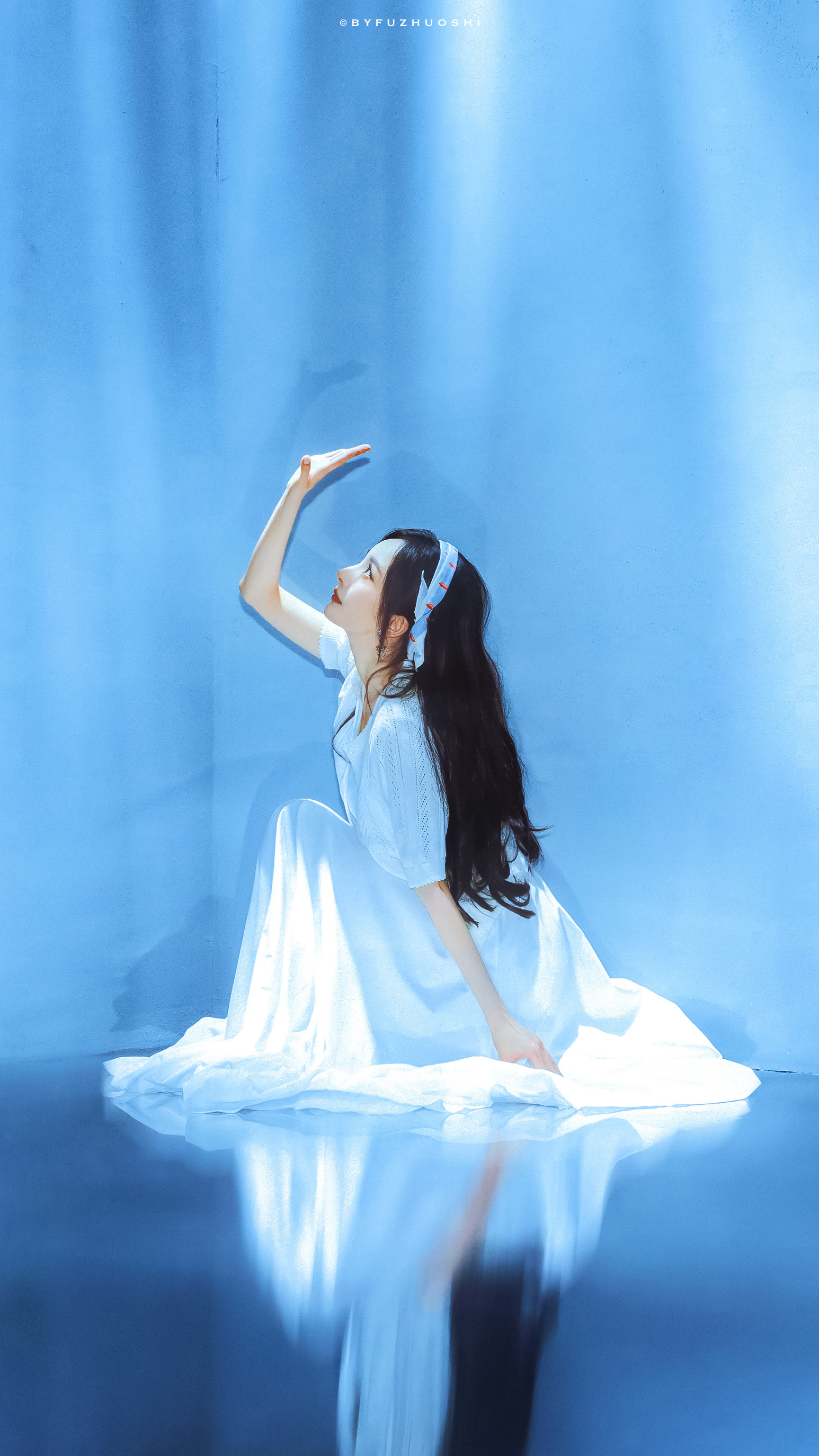 杨幂[超话]杨幂冯娷💙杨幂湮儿💙杨幂江山大同💙杨幂 别听世俗的耳语，去看自