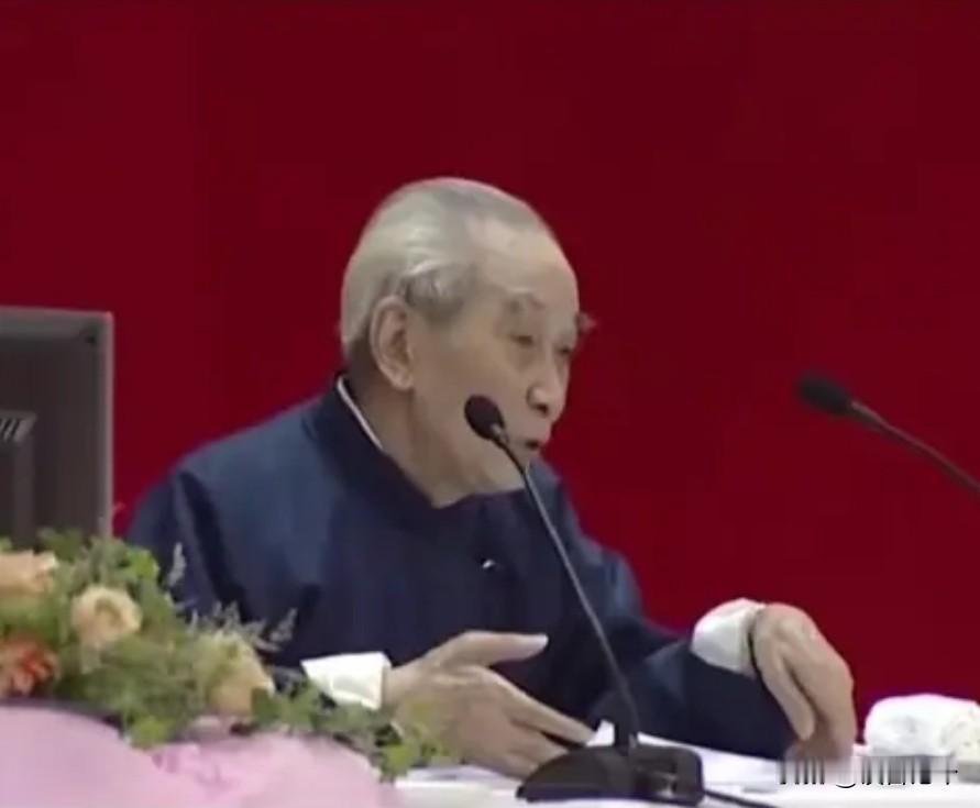 有人问南怀瑾："为什么中国有钱人都喜欢把子女往国外送？"南怀瑾听后脸色突变严肃地
