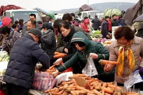 年味越来越淡了，这是很多人的感觉，其实，变化的不是过年习俗，而是我们自己。
小时