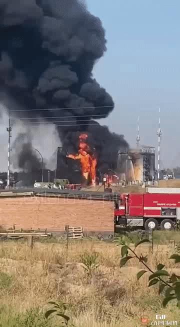 9月13号凌晨，俄罗斯罗斯托夫地区塔甘罗格军事又挨炸了，乌军无人机这次袭击的是机