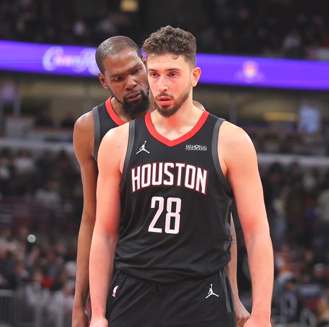 火箭、湖人季后赛第四场，主队赢球概率高达65%，乌杜卡的球队开始绝地反击！

明