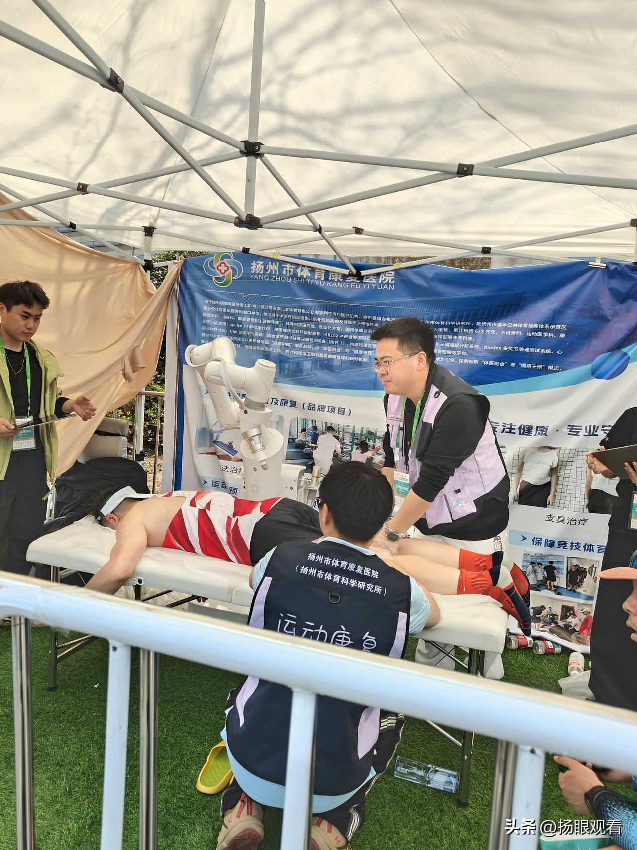 2026扬州马拉松这回太会整活，赛后直接上机器人按摩，跑完腿酸到不行直接躺平交给