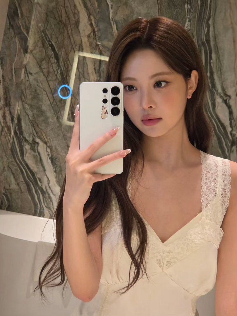 LESSERAFIM🐥微笑忙内洪恩採 【IG】260718 洪恩採更新PURE