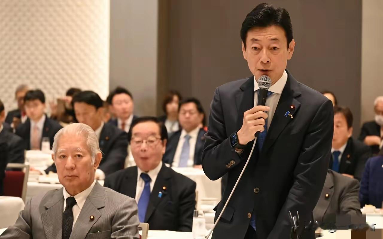 听说了吗？日本自民党的西村康稔来北京了，说是要考察自动驾驶企业。
这事儿就挺有意