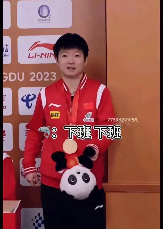 这么努力有些人看不见，骂她网红，网红有像她这样拼命练小白球？有哪个网红放着泼天的