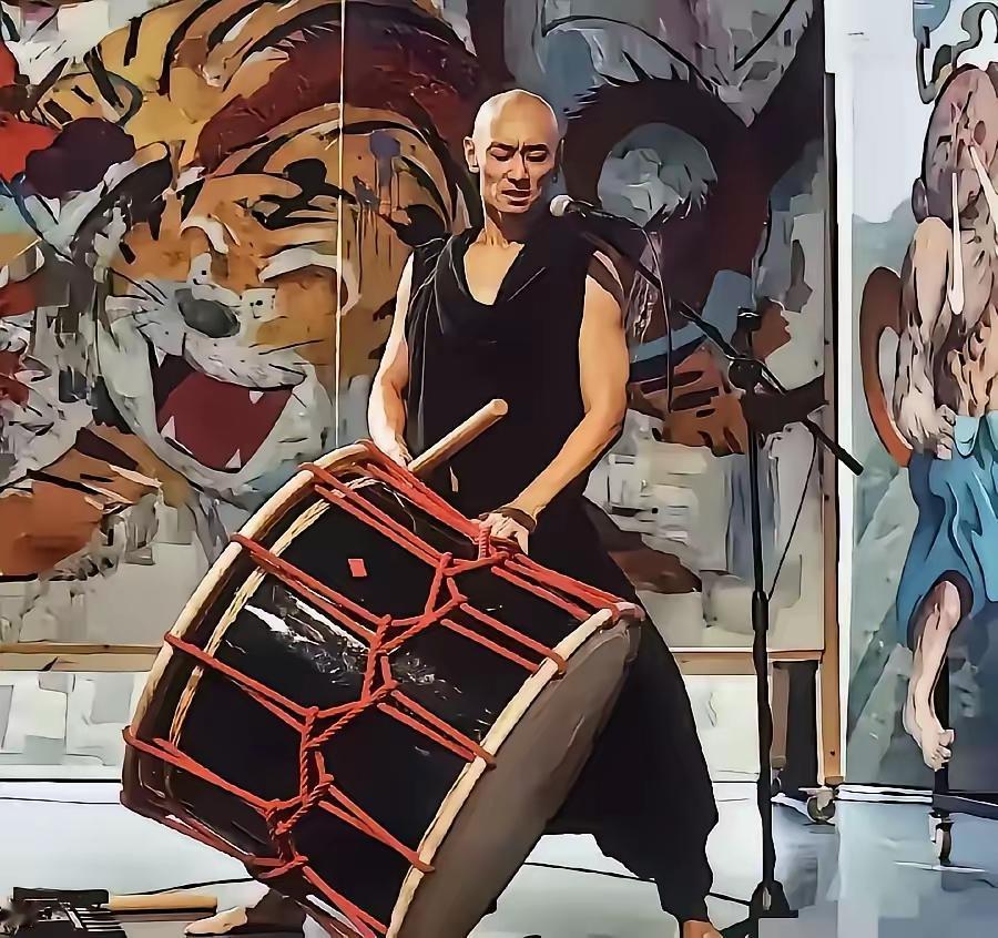 ​据说1982年出生的叶松源，在央视新闻上报道称他是为"唐代羯鼓艺术实践者"，获