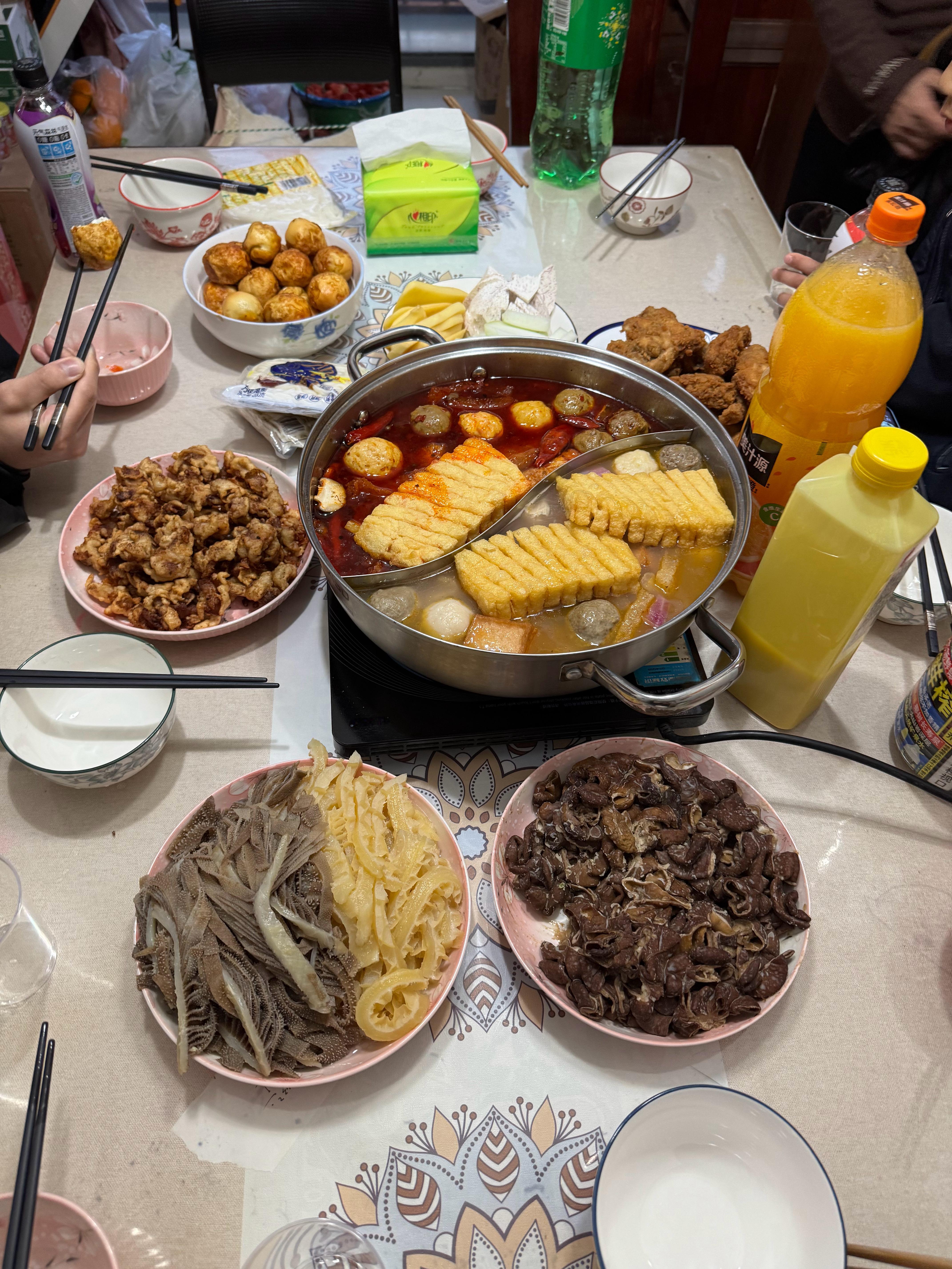 祝大家新年快乐啊五年了，终于再次在自己家过年了（不然年年都去贝贝家的）年夜饭