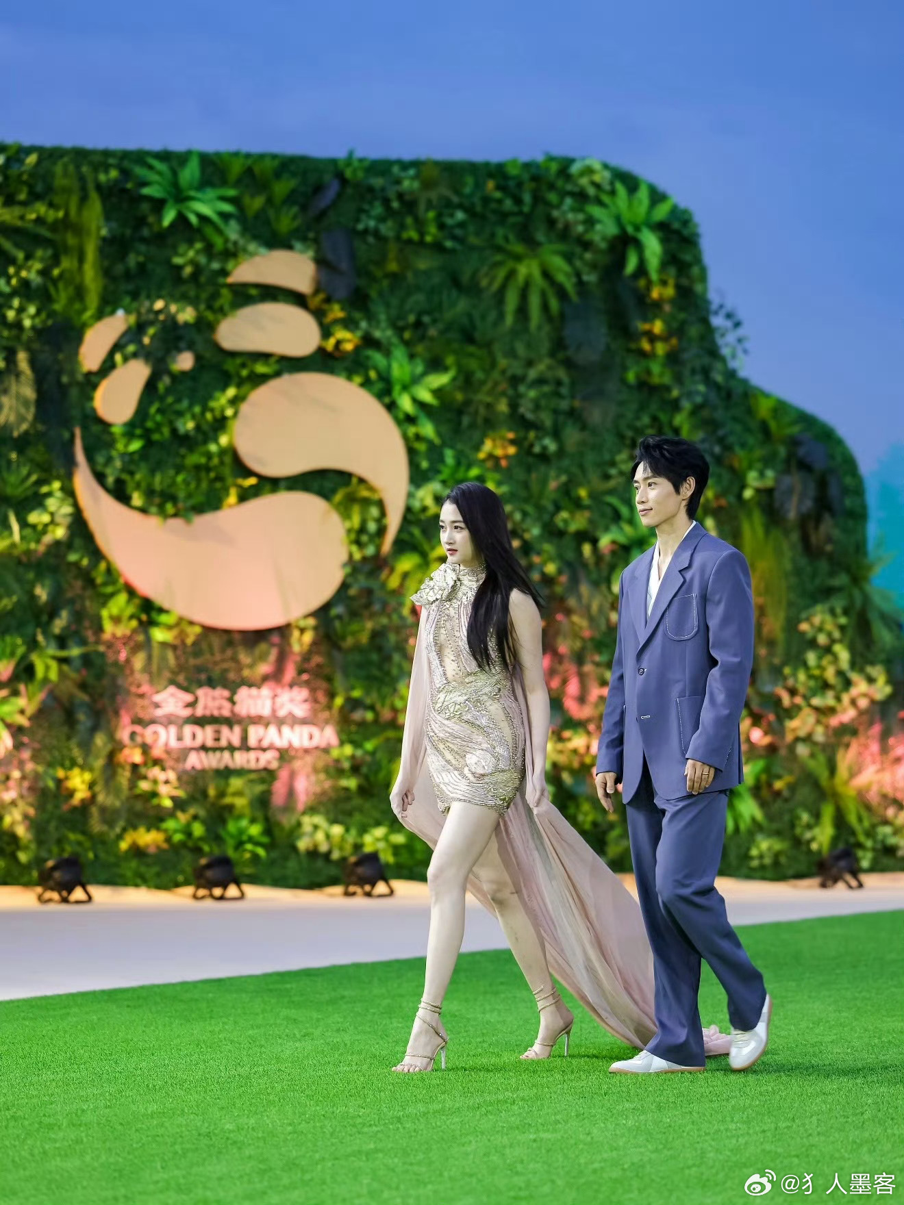 魏晨让关晓彤实现高跟鞋自由这算什么自由关晓彤想穿就穿哈 
