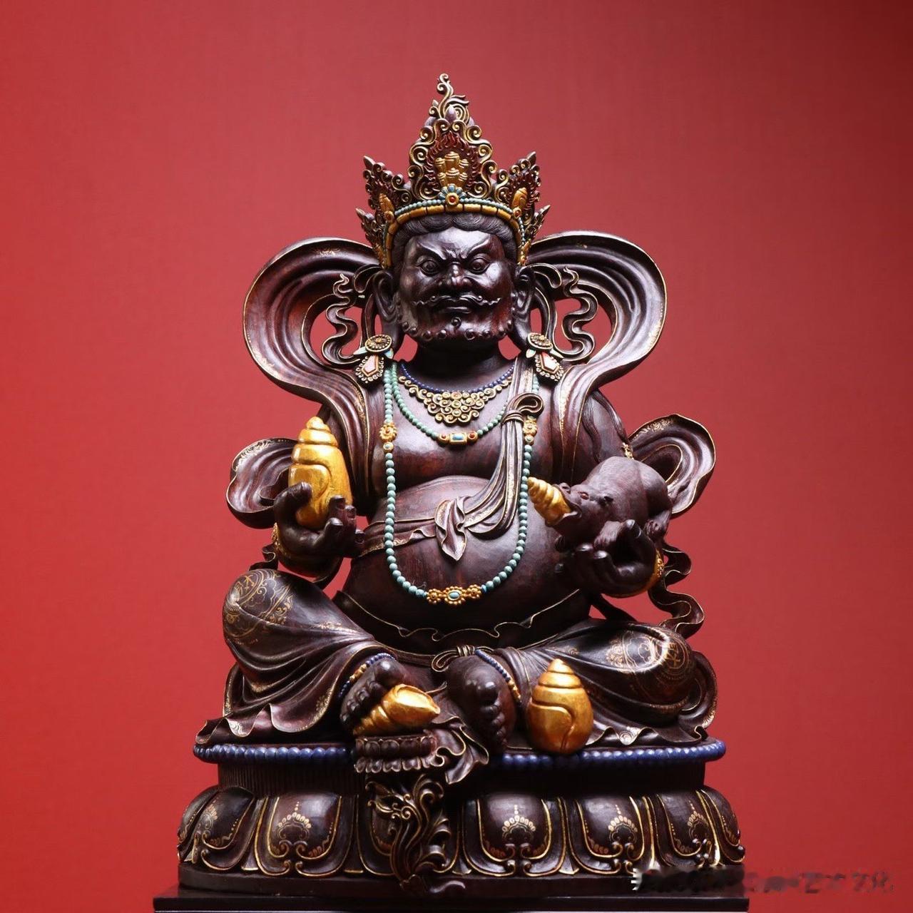 财神题材常见，但真正耐看的，不是金银满目，而是那份沉稳厚重的气度。

小叶紫檀历