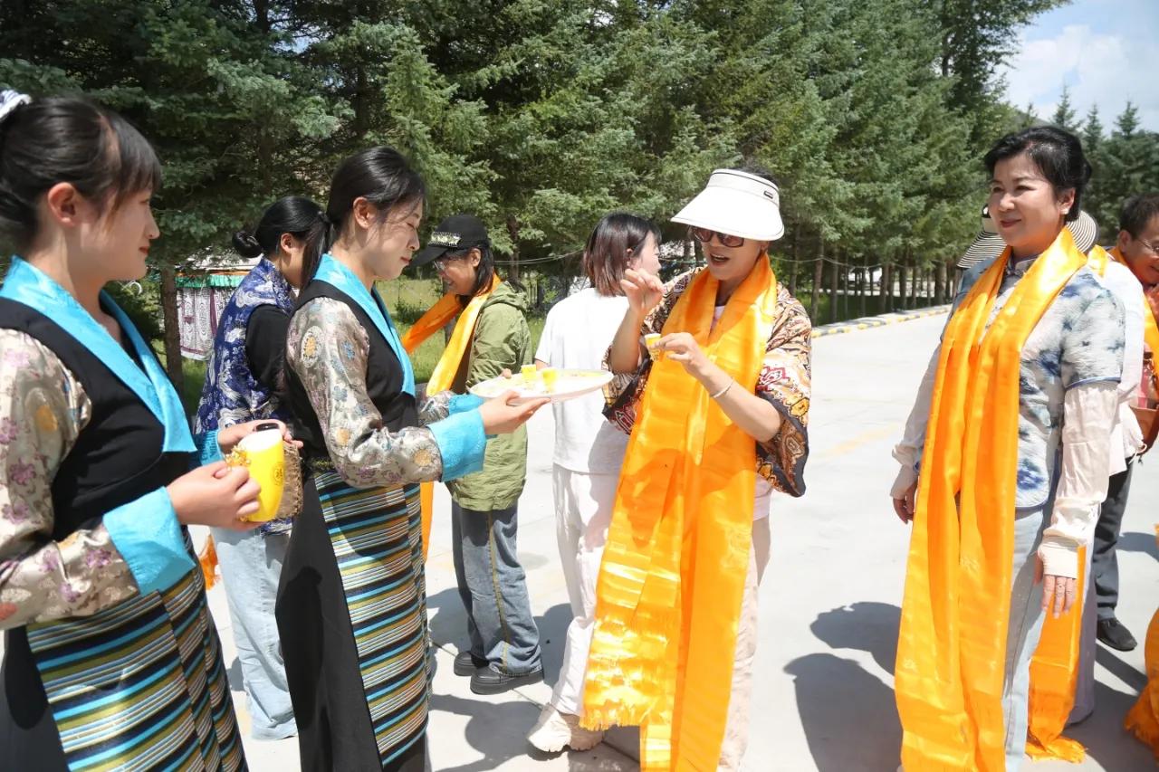 每年夏天去一次甘南合作和夏河，每次都被隆重接待，今年变化很大，甘南文旅综合体启动