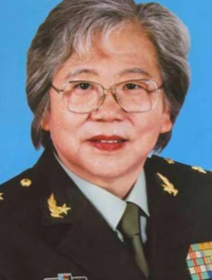 “你见过贪污上亿元军费的高级将领，在接受调查时，竟被一个名字吓得脸色骤变吗？
2