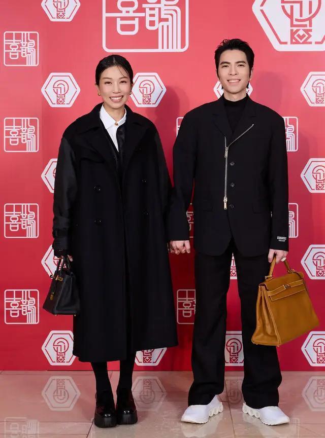 百万红包随手撒？萧敬腾凭啥这么壕气！

1月30日，萧敬腾因为一件事冲上热搜——