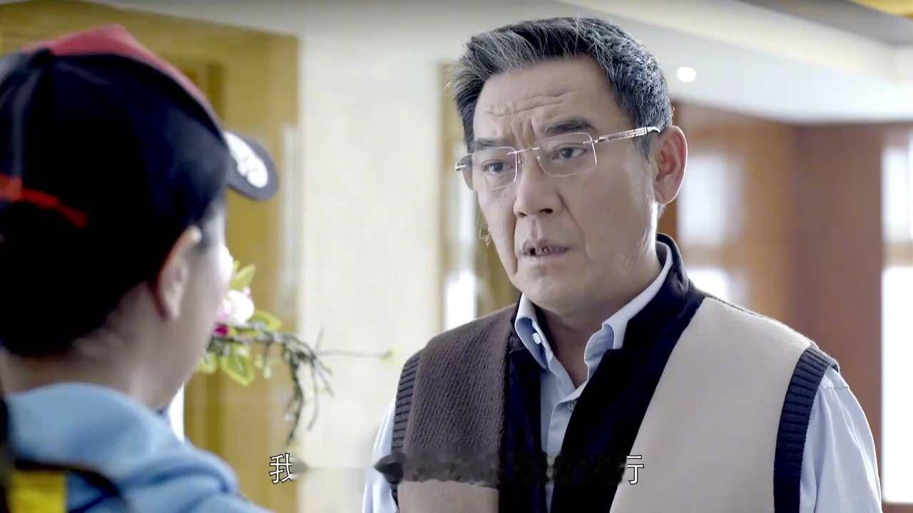 空巢：保姆在外旅游生病了，结果老爷子照顾她，这下好戏上演