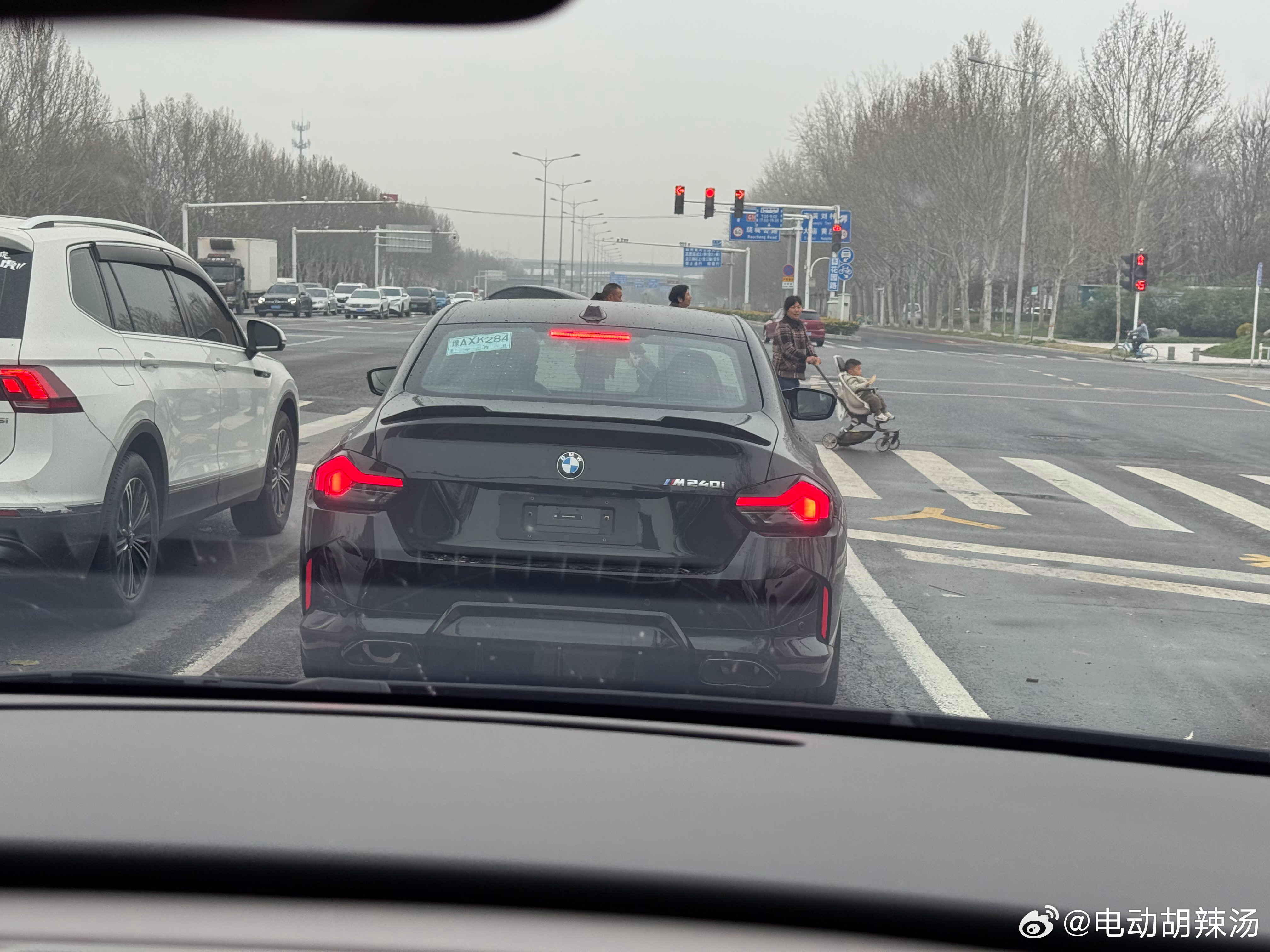 出门看到个有意思的车，这尾部比以前可精神太多了！ 