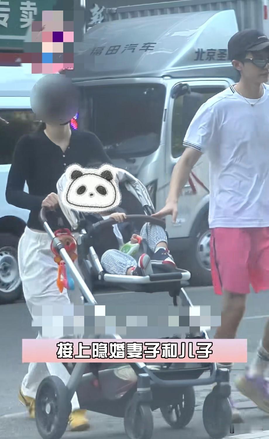 白宇帆被曝隐婚生子！狗仔拍到一家三口出游，儿子个头不小
 
近日，有狗仔媒体拍到