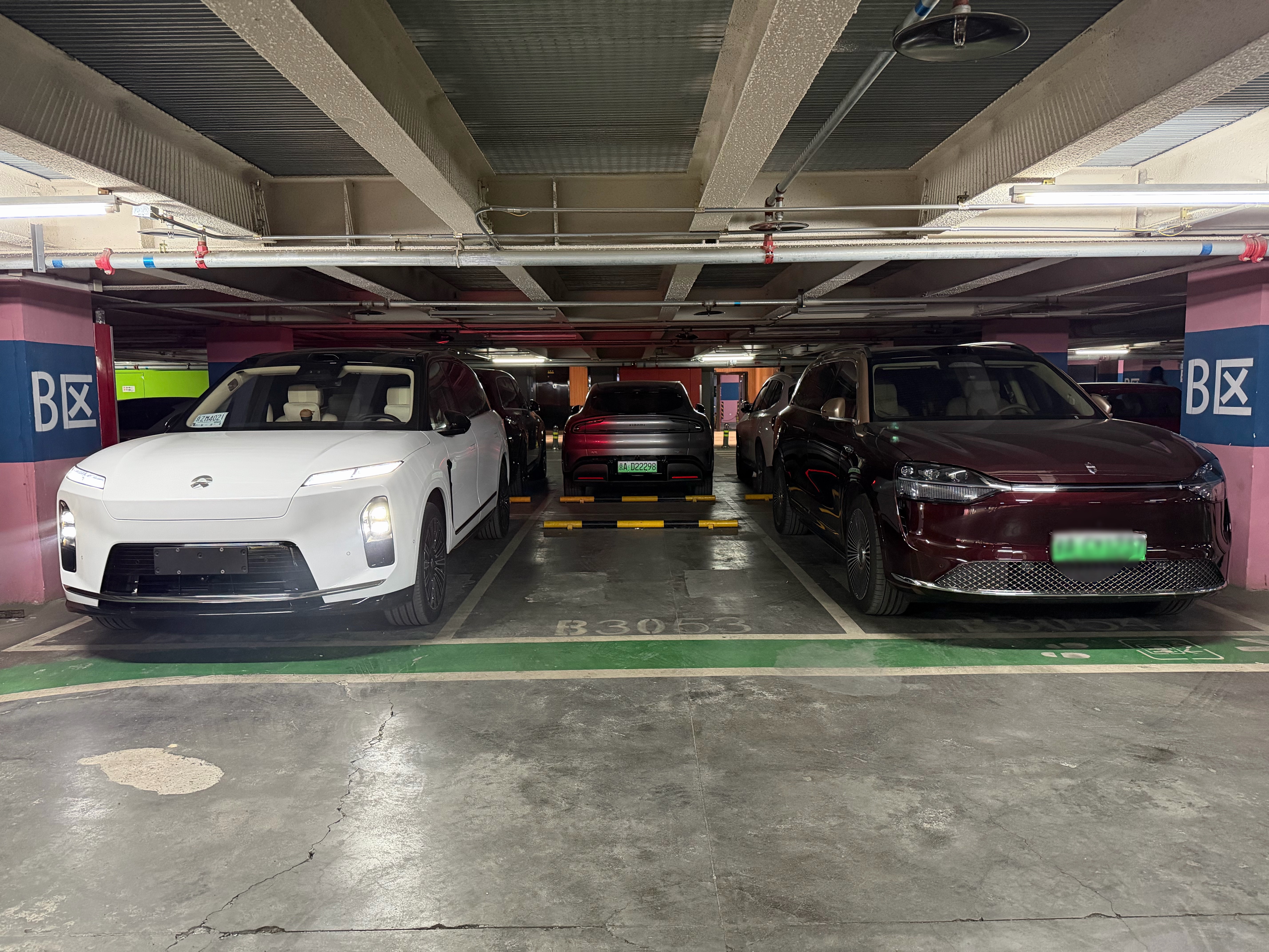 原来开车去商场，路边如果有车位我都停地面，懒得下地库，开了38之后，路边侧方位我