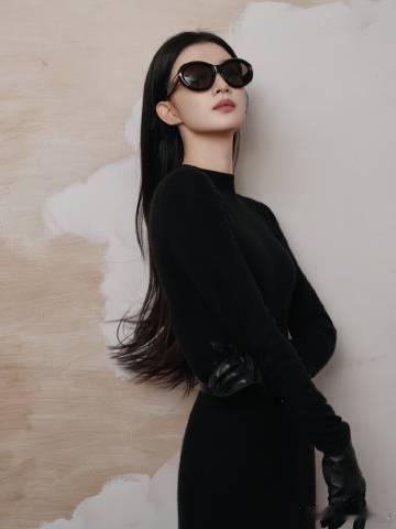 王楚然 黑天鹅 王楚然的黑天鹅造型真是迷死人！那冷艳的气质和黑色的搭配让她看起来